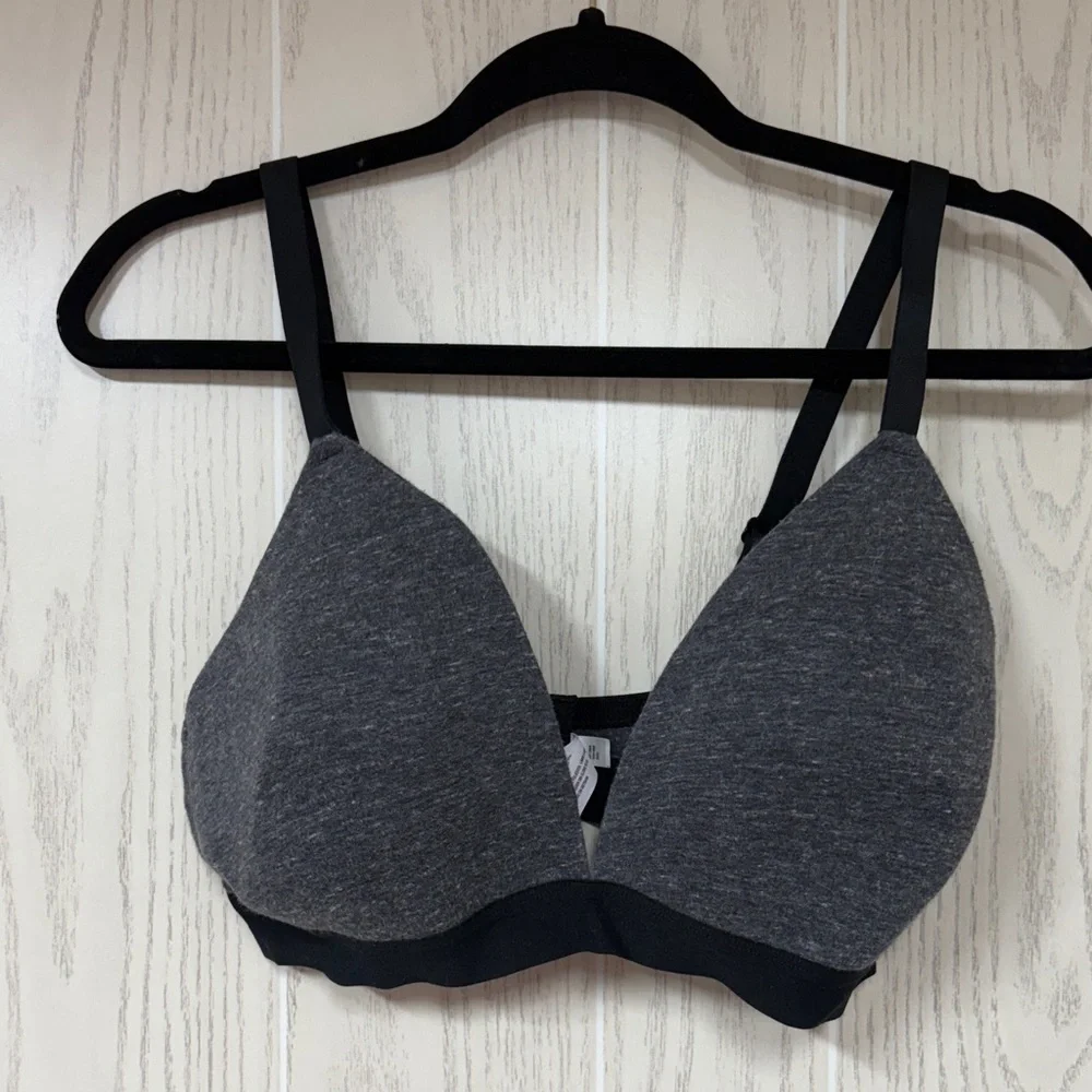 ❤️ Auden Gray Black Women's Wirefree Bra 40D adjustable back closure and straps
